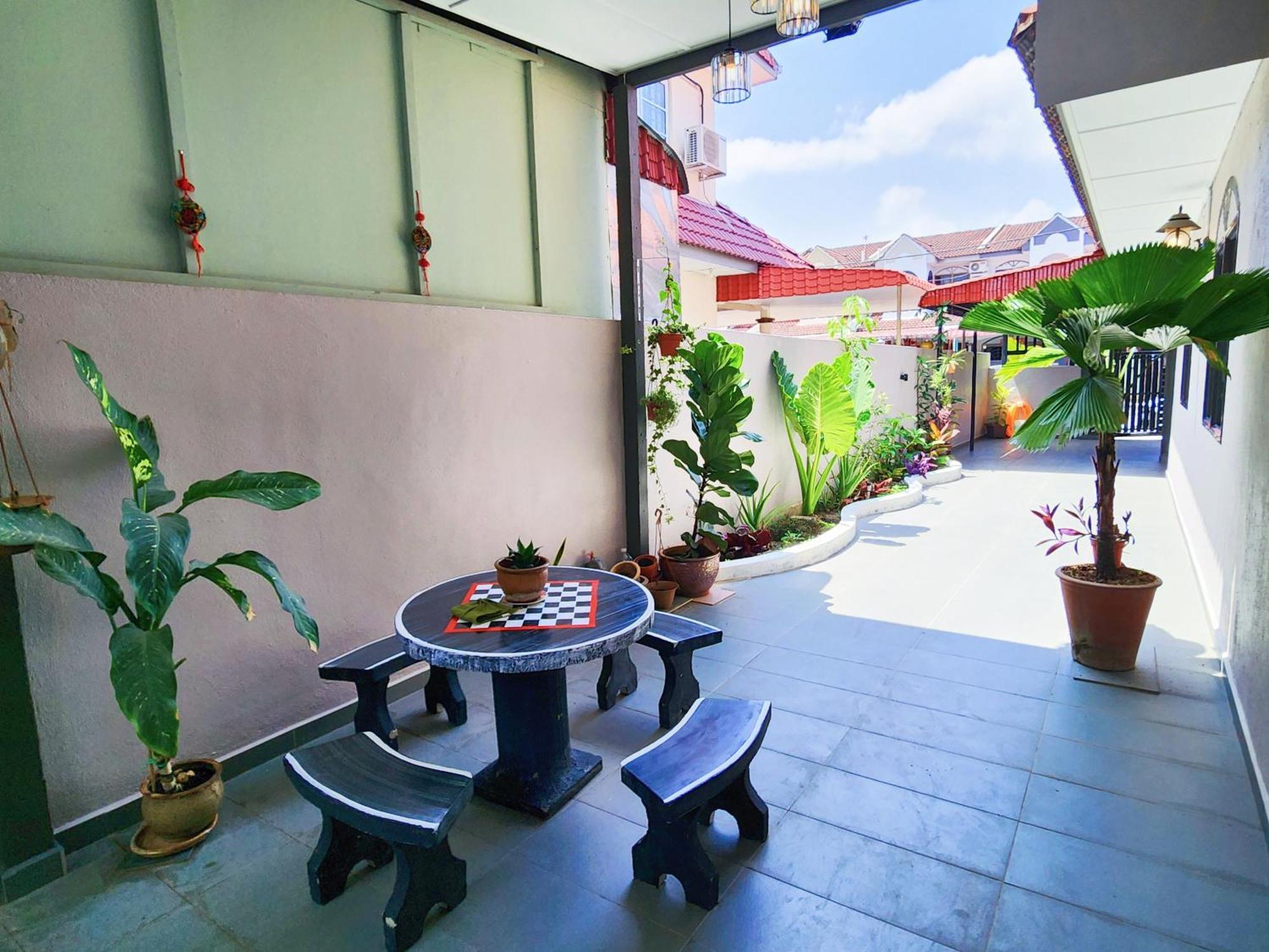 Taman Pelangi, Persiaran Halaman Ampang 3 Rumah percutian
