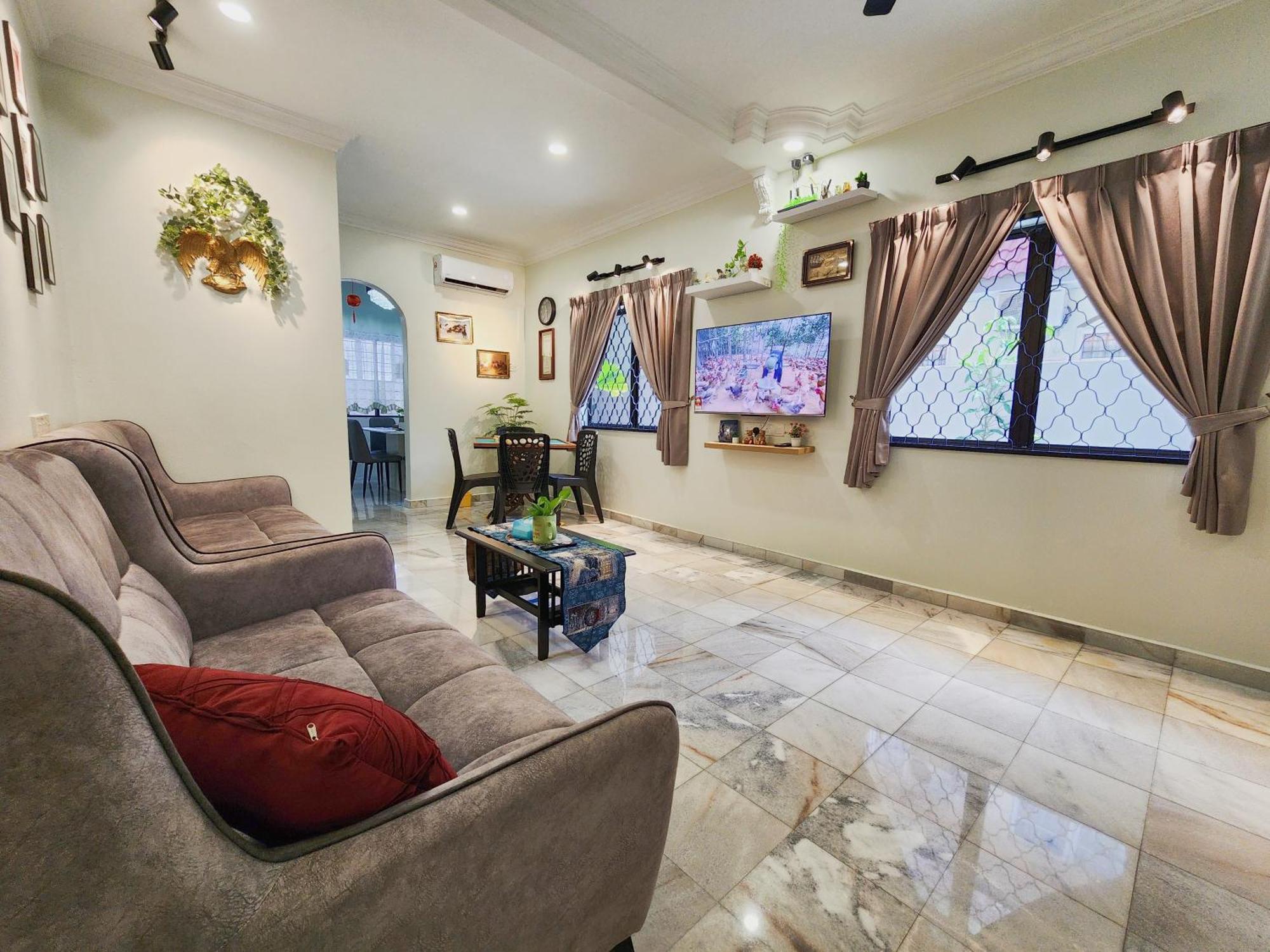 Taman Pelangi, Persiaran Halaman Ampang 3 Rumah percutian